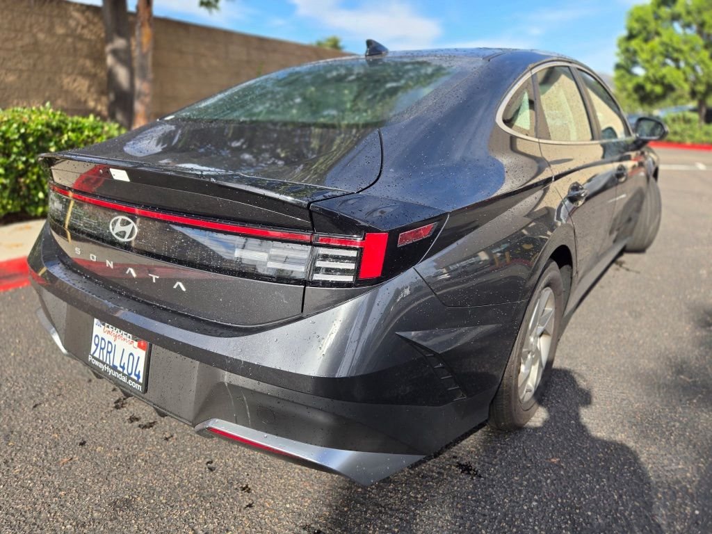 Used 2025 Gray Hyundai SE image 7