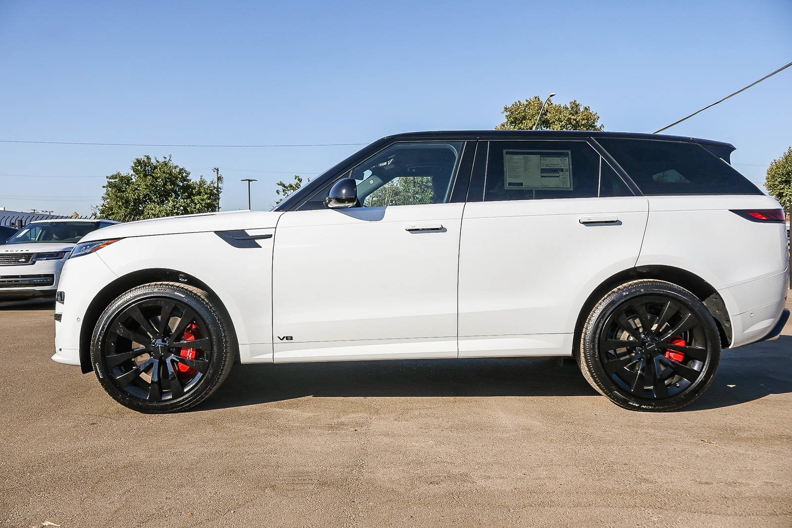 New 2026 Fuji White LAND ROVER Dynamic SE image 8