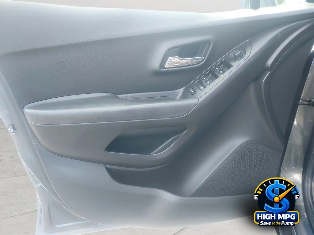 Used 2018 Gray Chevrolet LT image 26