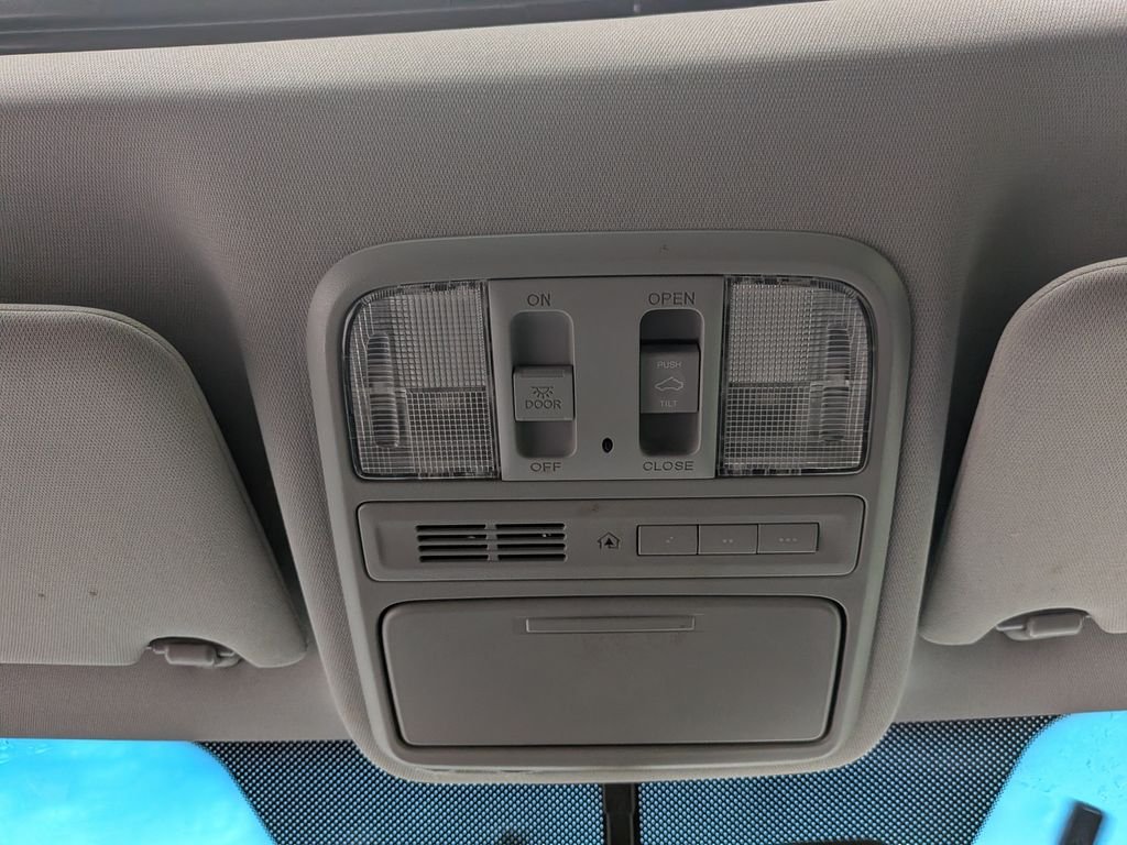 Used 2012 White Honda Touring image 20