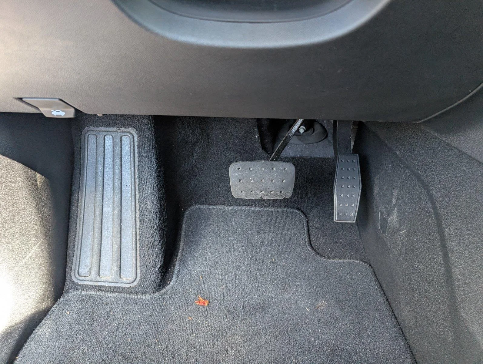 Used 2026 Summit White GMC Elevation image 29