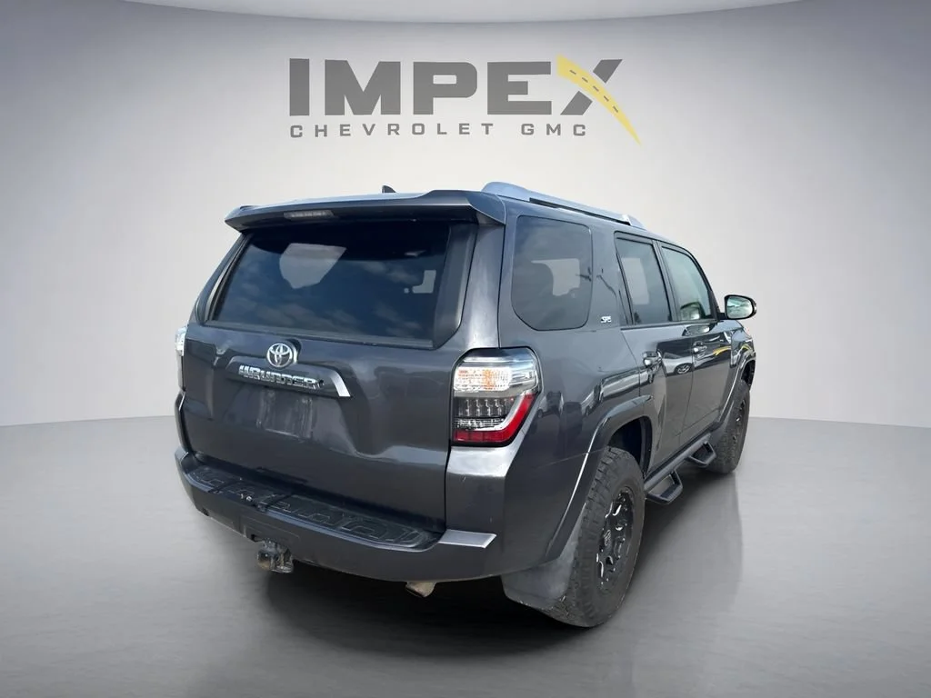 Used 2018  Toyota SR5 image 4