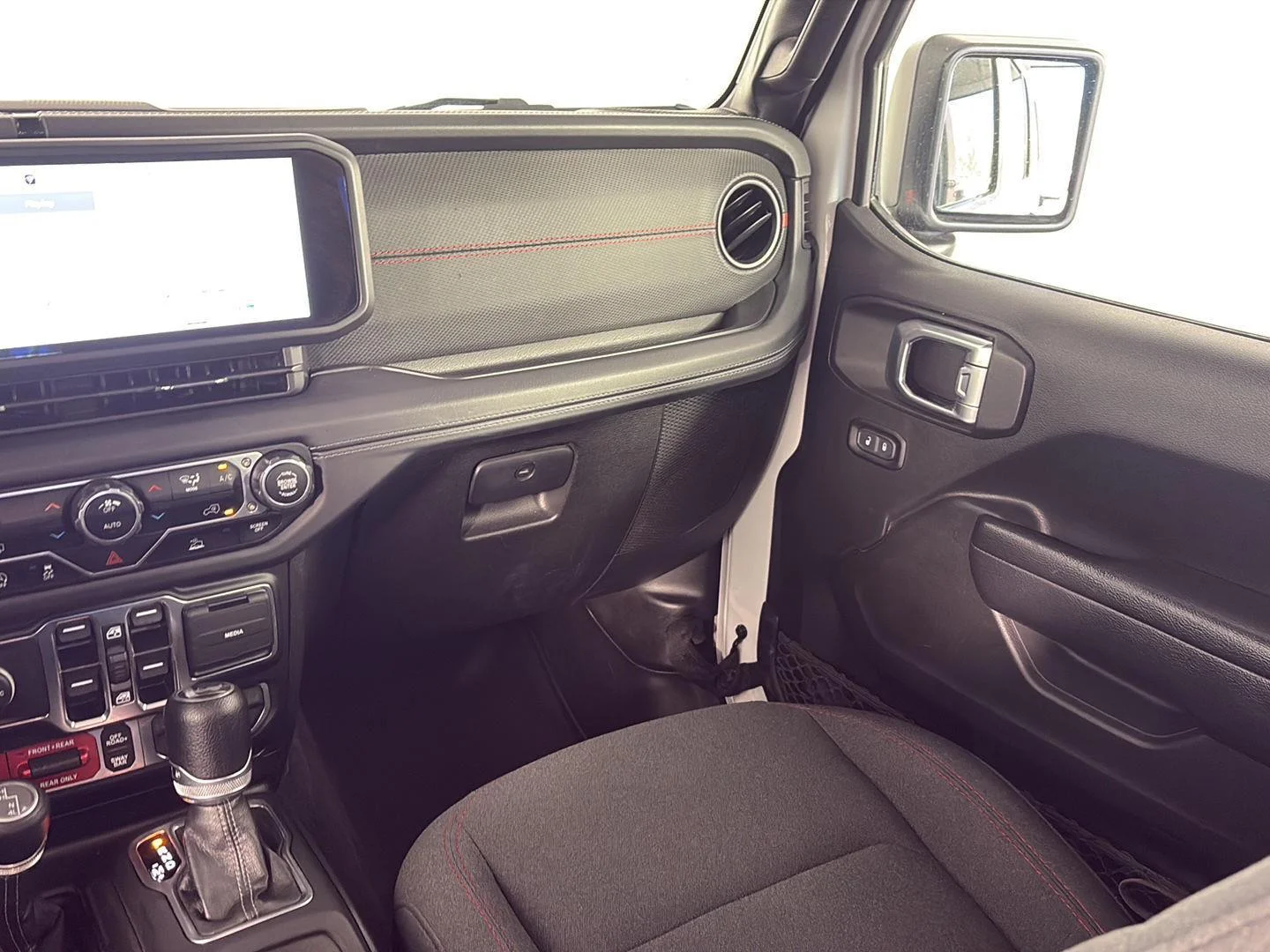Used 2024 Bright White Clearcoat Jeep Rubicon image 18