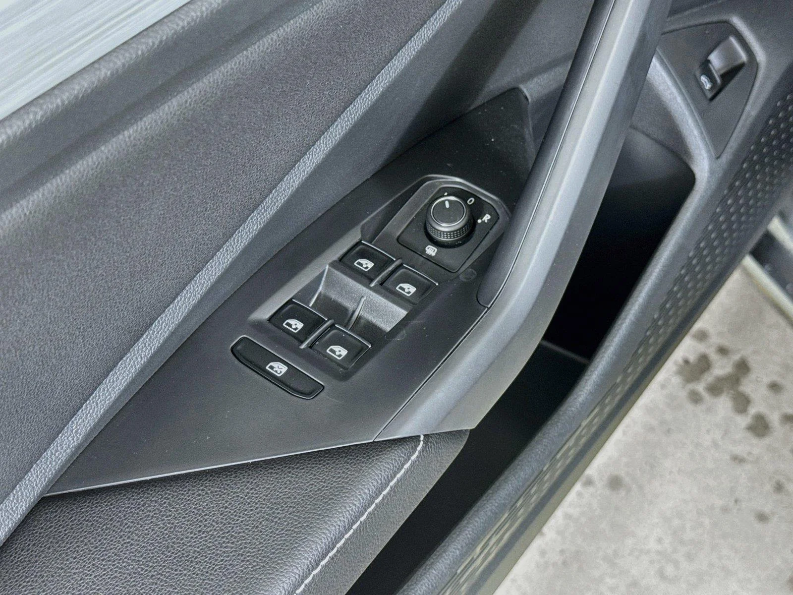 New 2027 GRAY VOLKSWAGEN  image 17