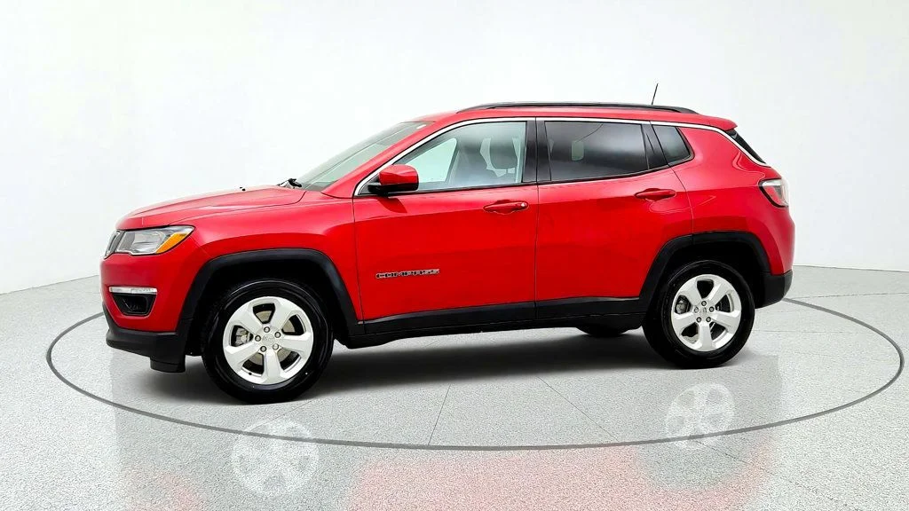 Used 2019 Redline Pearlcoat Jeep Latitude FWD image 8