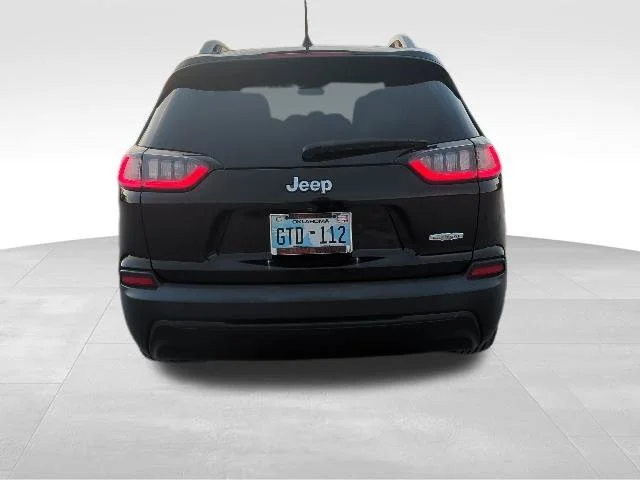 Used 2019 Black Jeep Latitude image 4