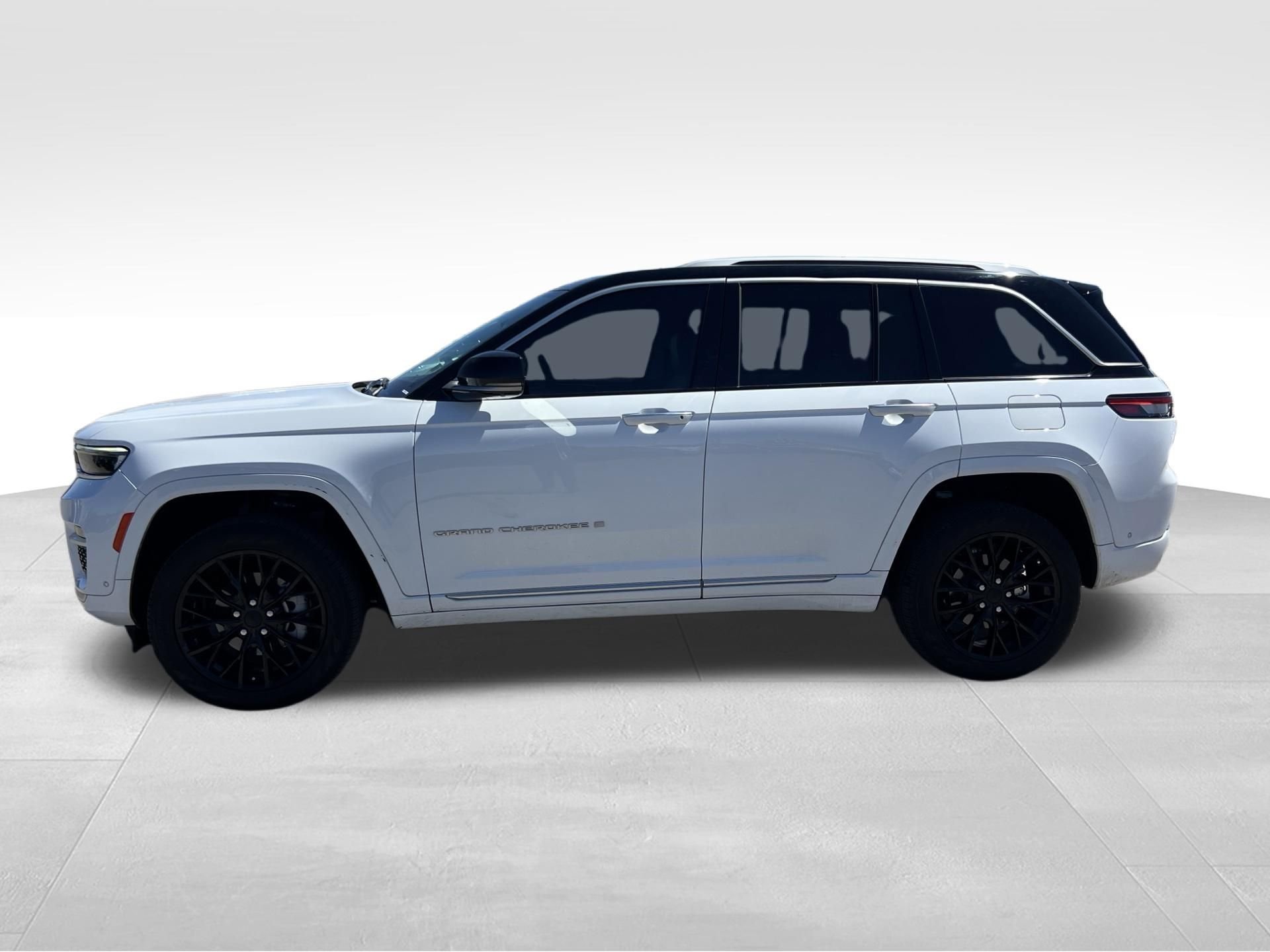 Used 2023 White Jeep Summit image 8