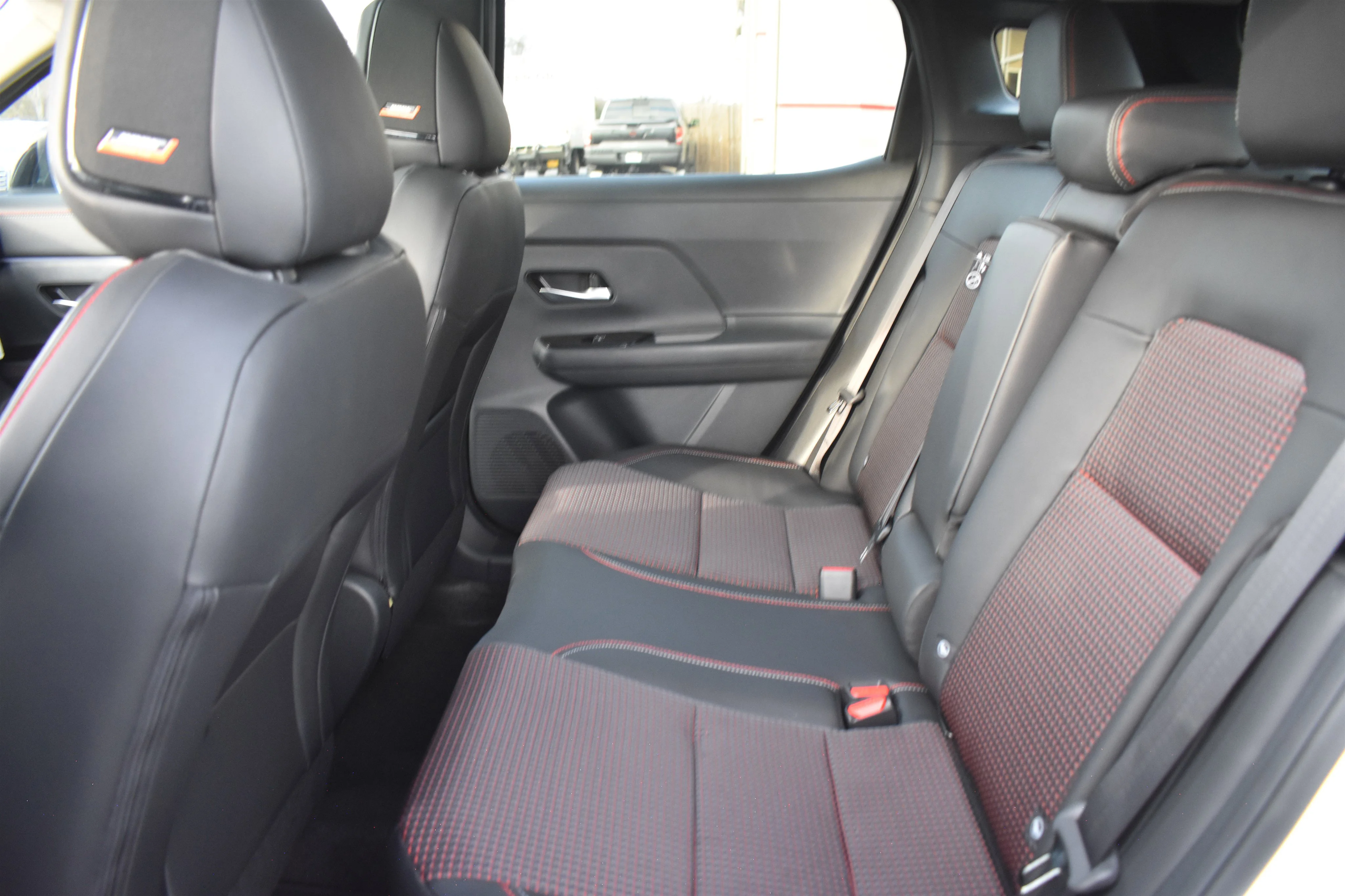 New 2026 Aspen White Tricoat/Super Black Nissan SR image 15