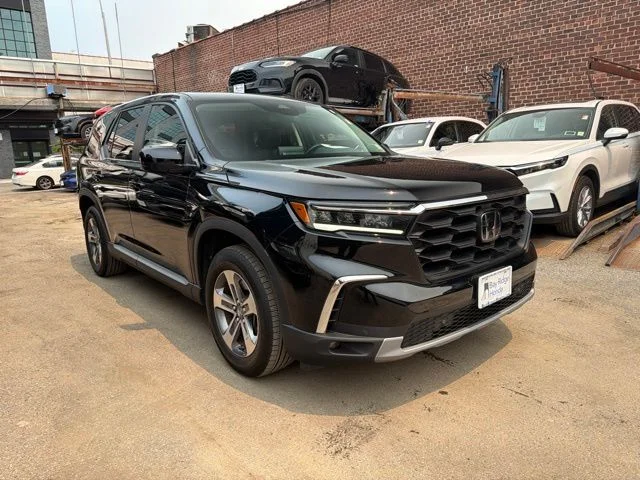 Used 2023 Black Honda EX-L image 3