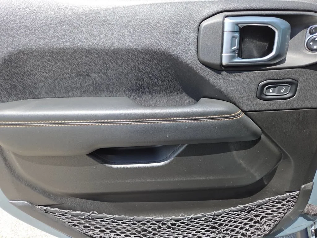 Used 2024 Anvil Clear Coat Jeep Sahara image 30