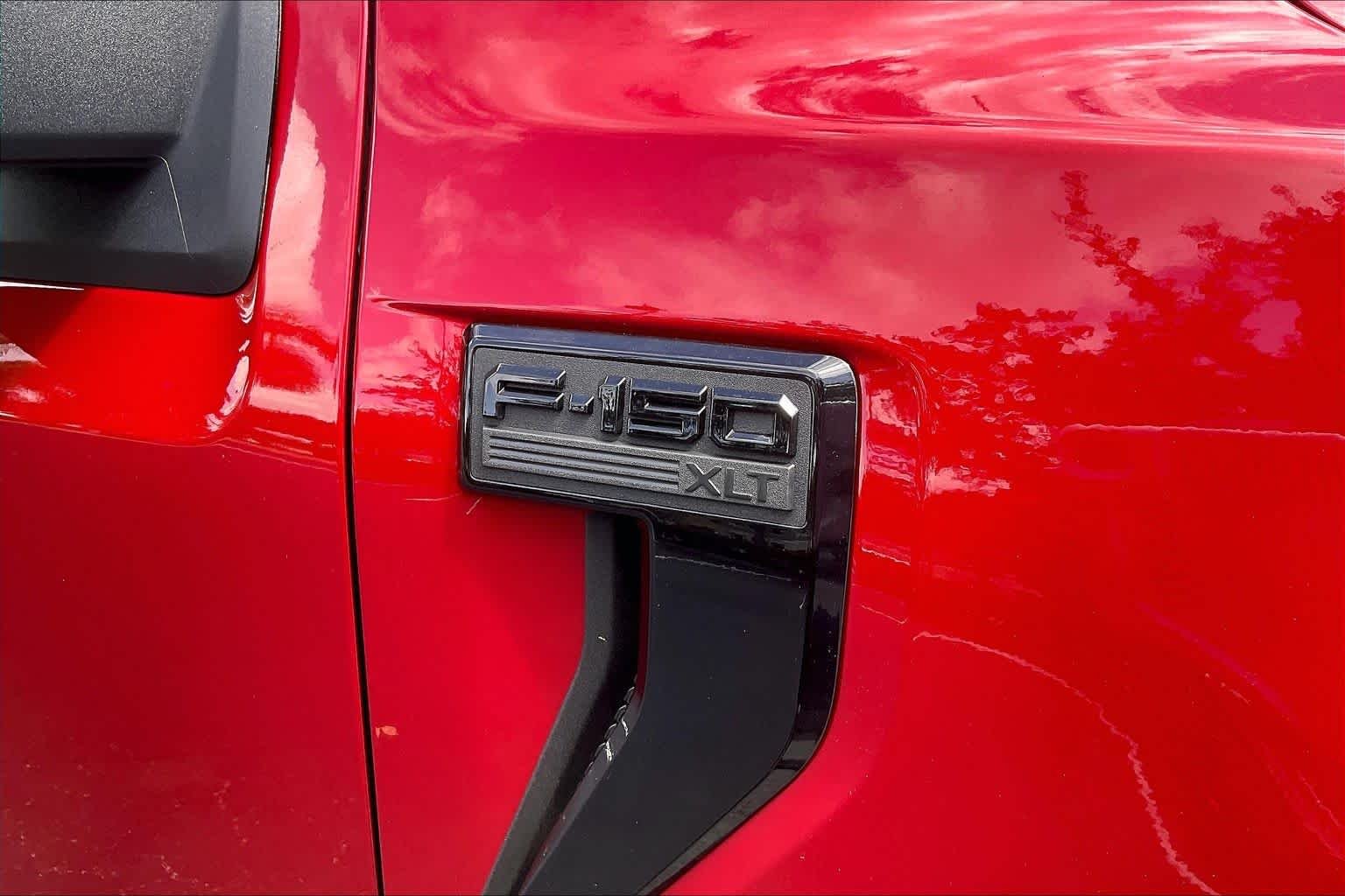 Used 2025 Rapid Red Metallic Tinted Clearcoat Ford XLT image 9