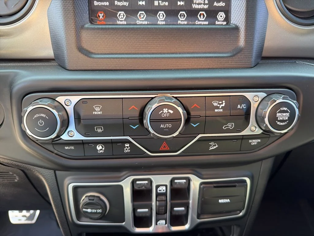 Used 2018 White Jeep Unlimited Sport S image 33