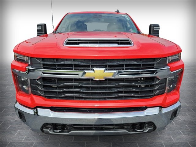 2024 Chevrolet Silverado 2500HD LT photo 2