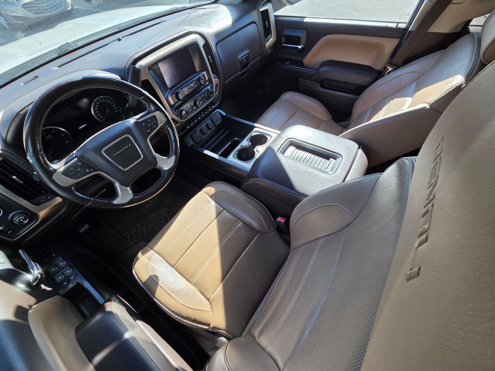 Used 2017 WHITE FROST TRICOAT GMC Denali image 10