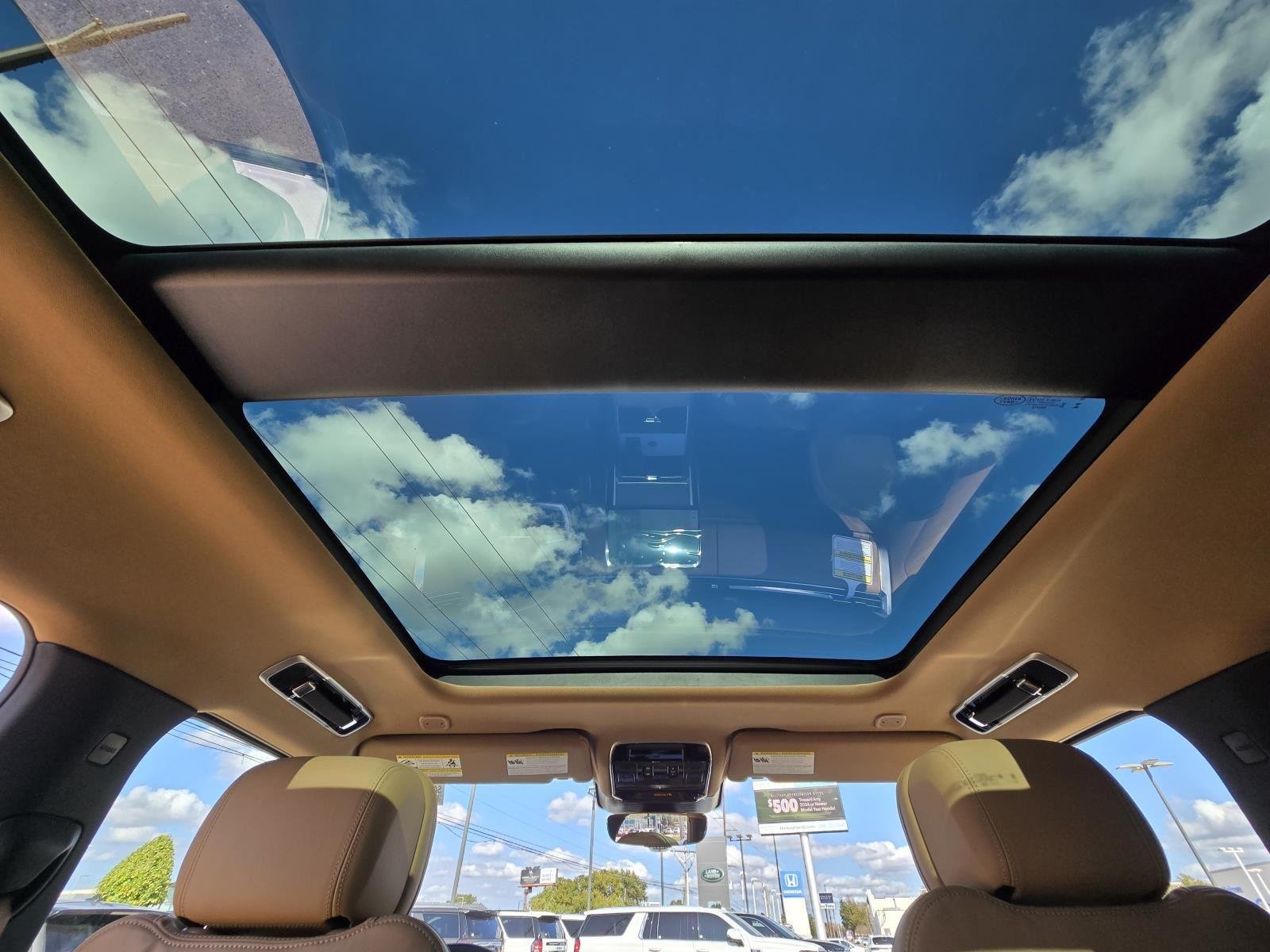 New 2025 Fuji White Land Rover SE image 35