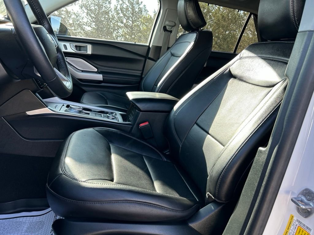 Used 2024 White Metallic Ford Limited image 13