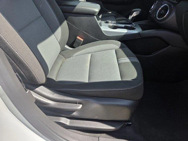 Used 2025 Summit White Chevrolet LT image 31