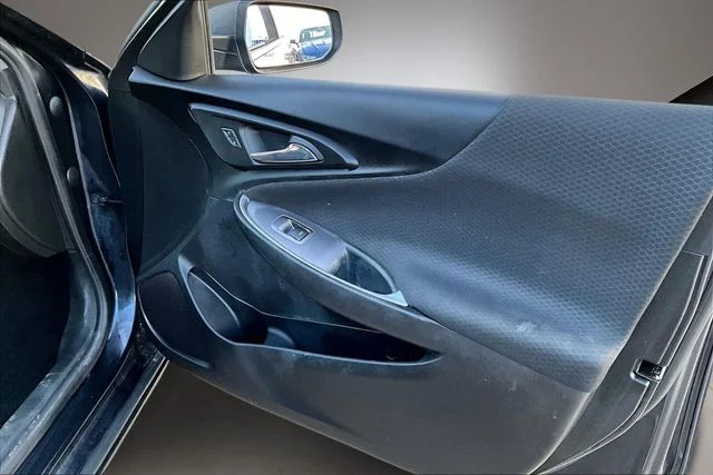 Used 2023 Gray Chevrolet LT image 27