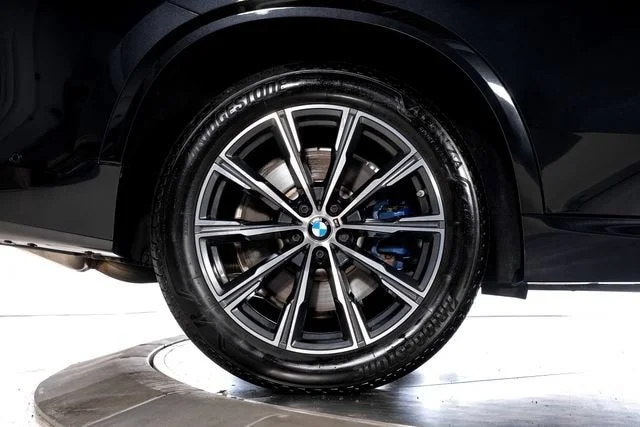 Used 2025 Black Sapphire Metallic BMW M60i image 15