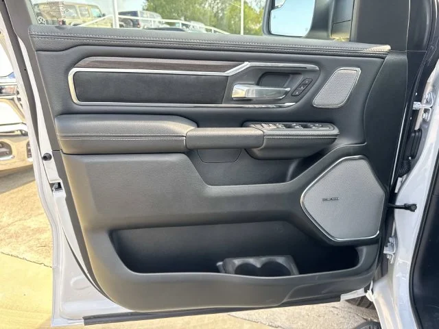 New 2026 Ivory White Tri-Coat Pearl-Coat Exterior Paint RAM Laramie image 44