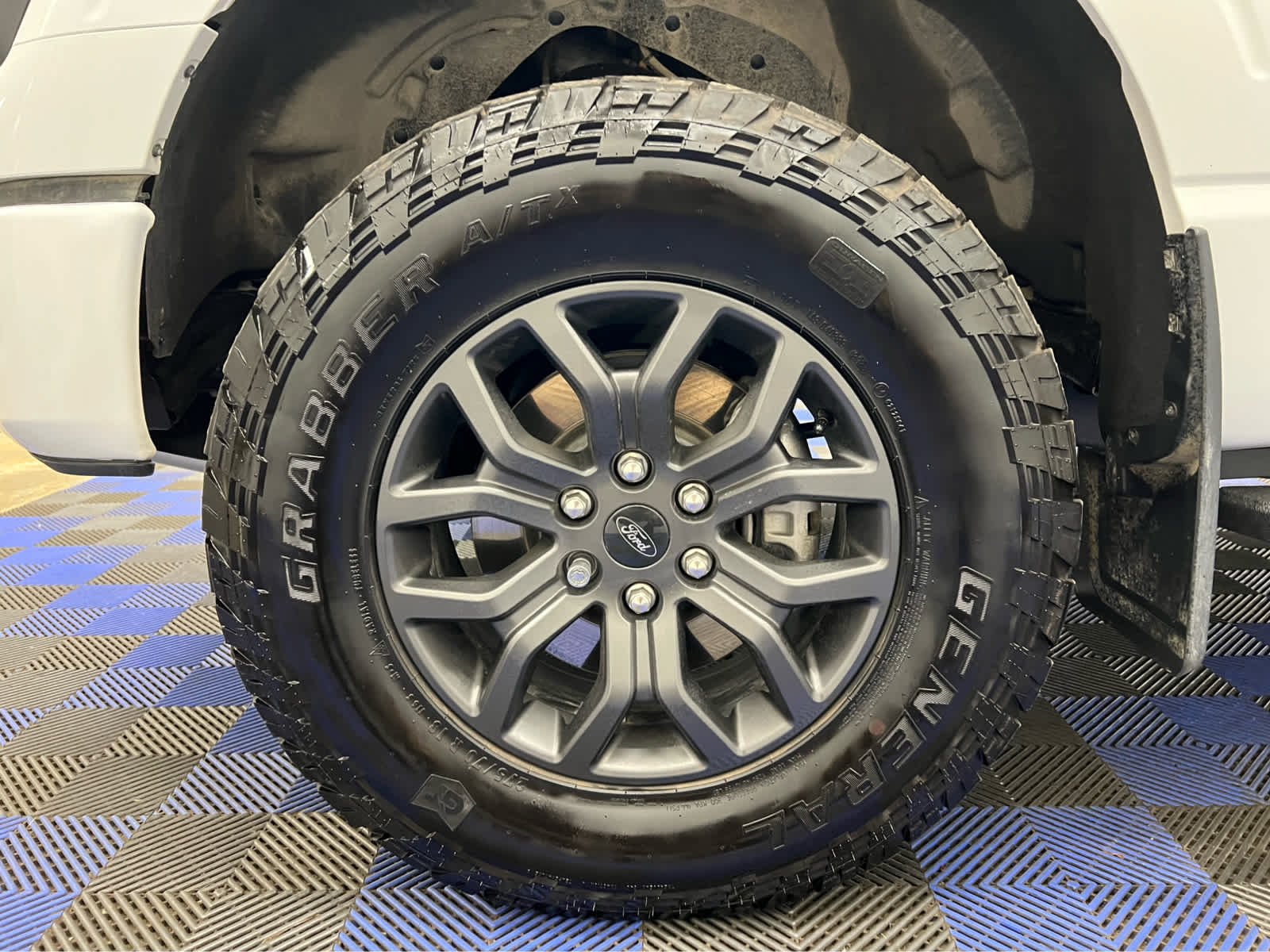 Used 2025 Oxford White Ford Tremor image 9