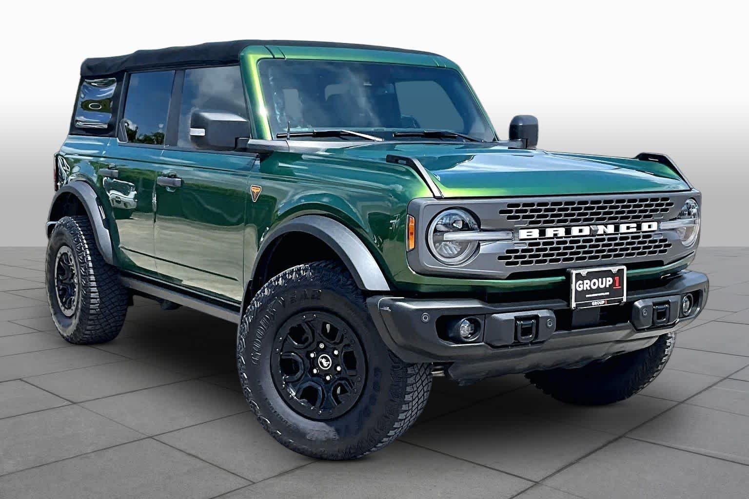 Used 2022 Eruption Green Metallic Ford Badlands image 3