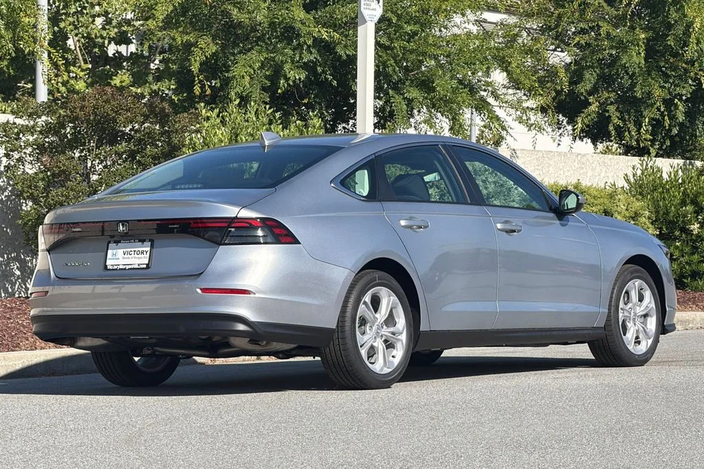 New 2026 Solar Silver Metallic Honda LX image 4
