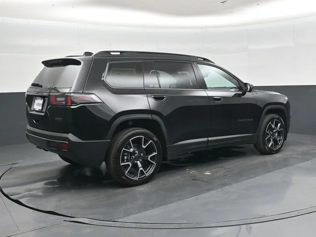 New 2026 Diamond Black Crystal Pearl-Coat Exterior Paint Jeep Overland image 4