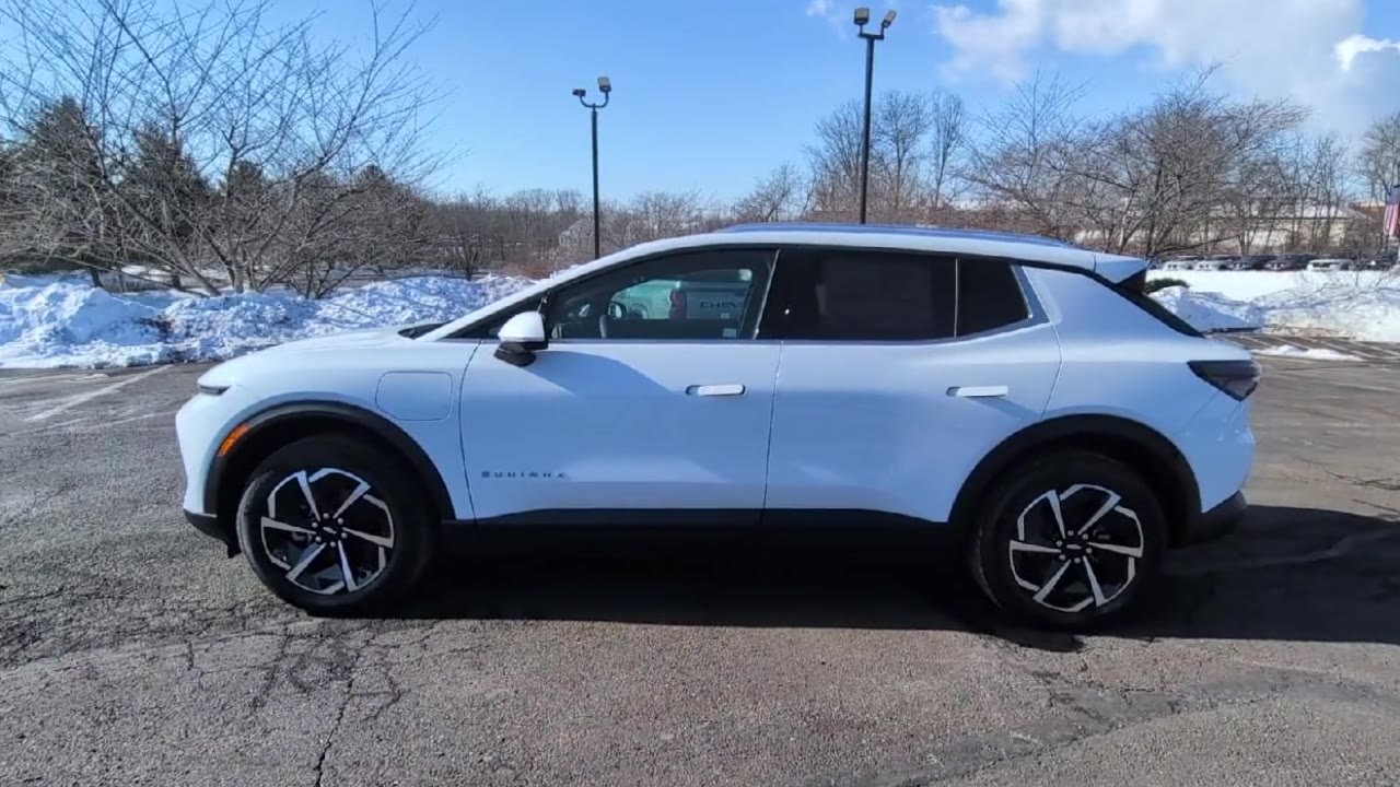 New 2026 Summit White Chevrolet LT image 40