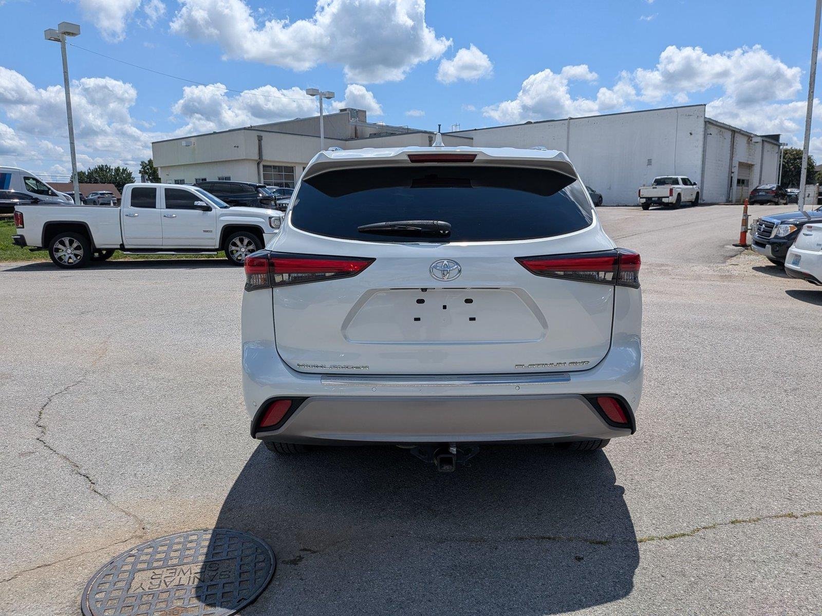 Used 2022 Wind Chill Pearl Toyota Platinum image 4