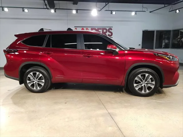 Certified Used 2024 RUBY FLARE PEARL Toyota  image 8