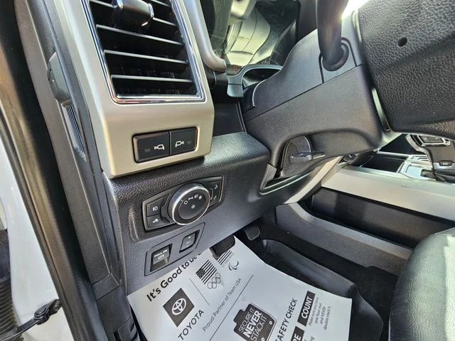 Used 2019  Ford Lariat image 10