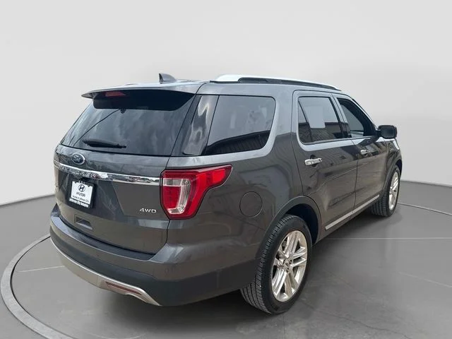 Used 2017 Gray Ford Limited image 8