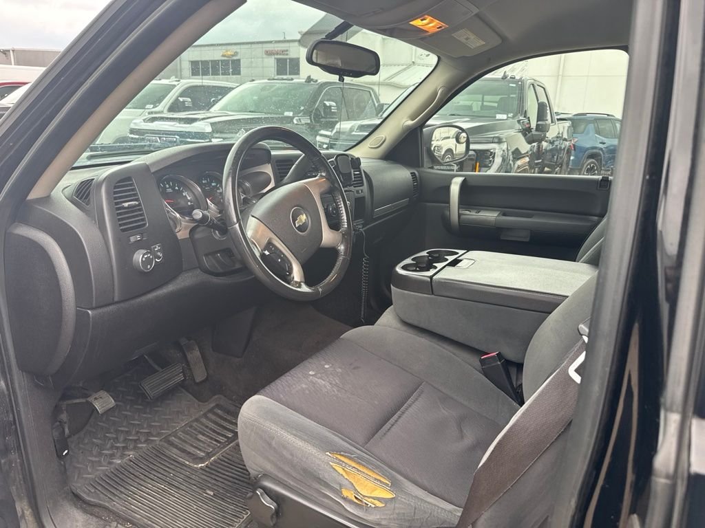 Used 2009  Chevrolet Work Truck image 6