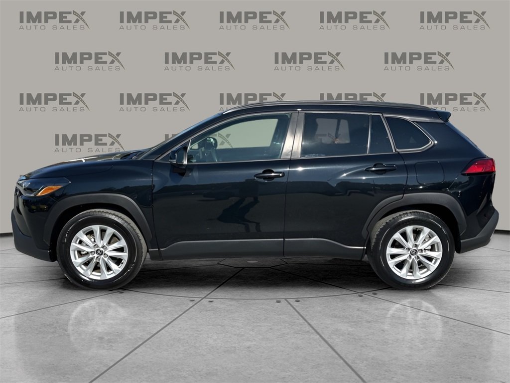 2024 Toyota Corolla Cross LE photo 2
