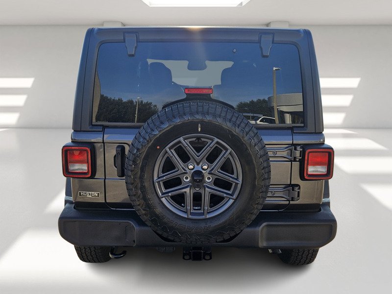 New 2026 Granite Crystal Metallic Clear-Coat Exterior Paint Jeep SPORT S 4 DOOR 4X4 image 4