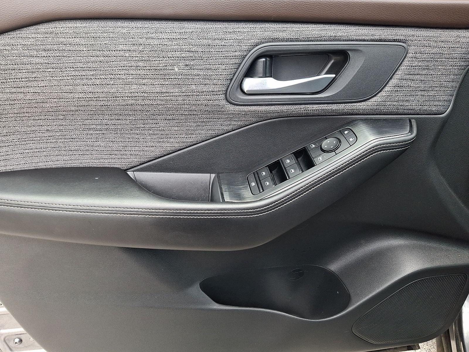Used 2021 Gray Nissan SV image 13