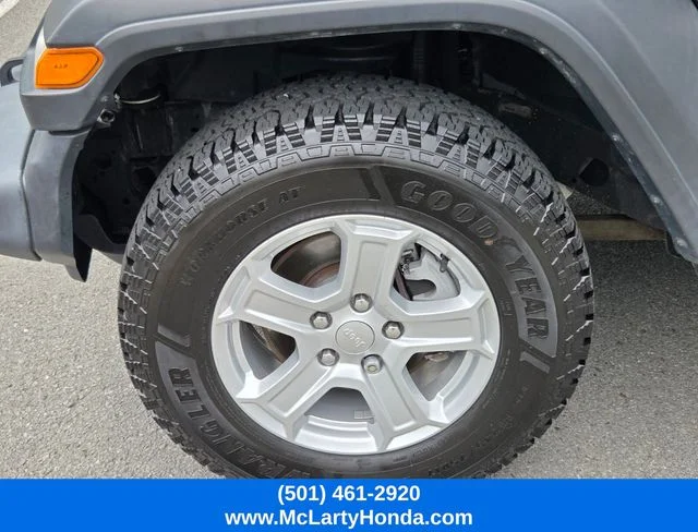 Used 2018 Billet Silver Metallic Jeep Unlimited Sport S image 19