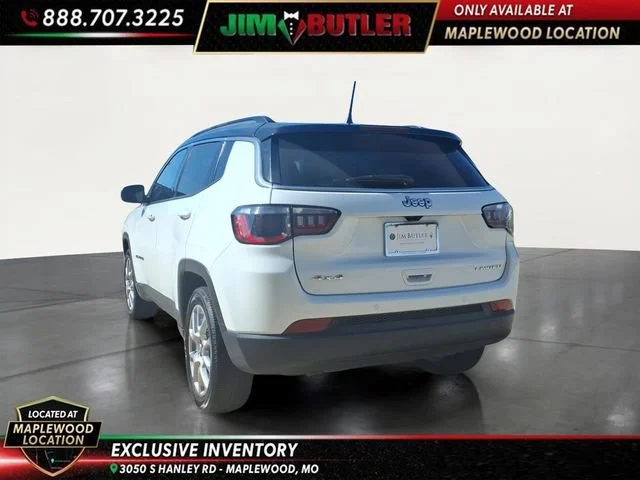 Used 2025  Jeep Limited image 2