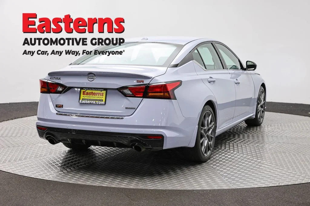 Used 2023 Gray Nissan 2.0 SR image 5