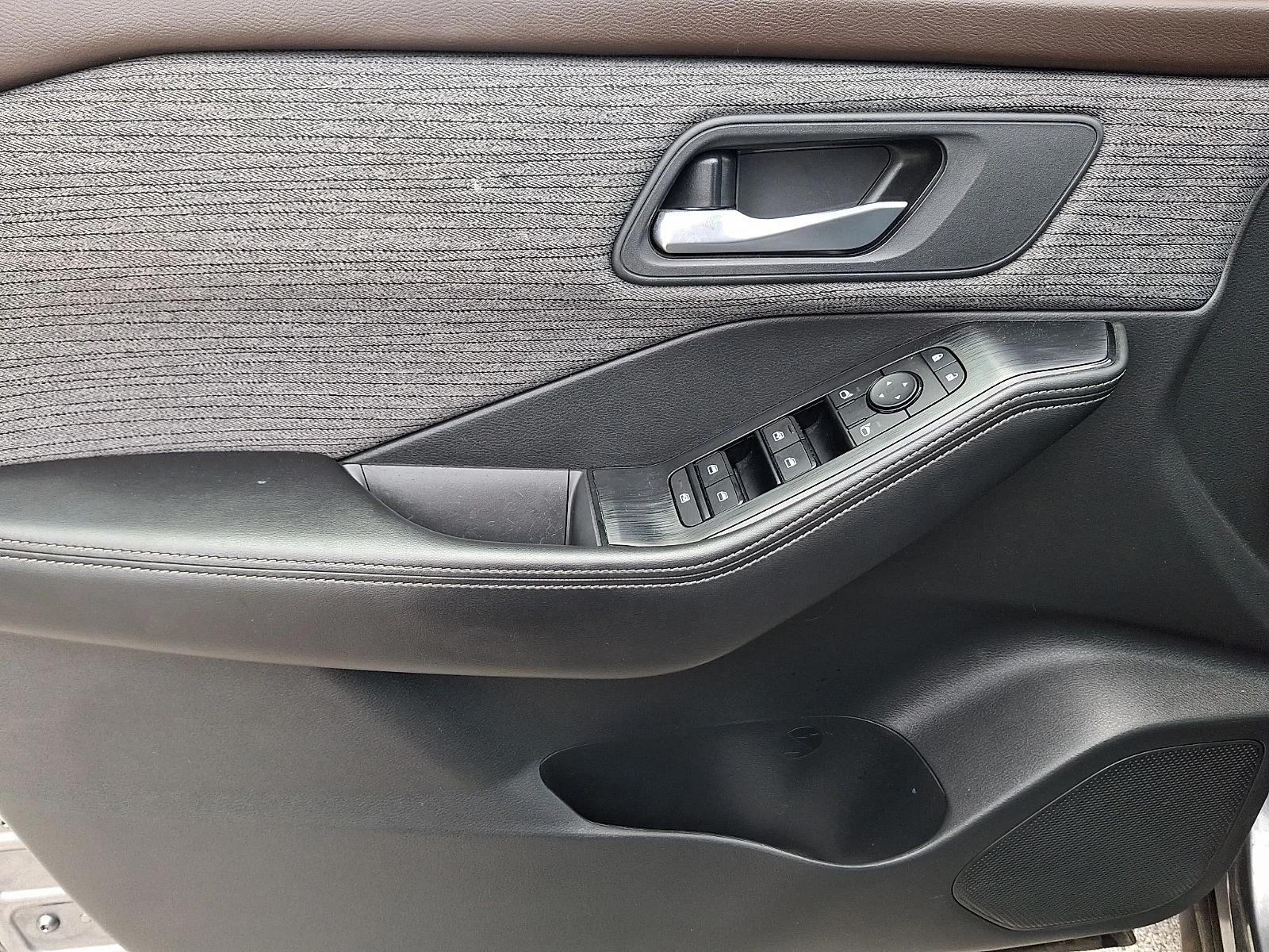 Used 2021 Gray Nissan SV image 13