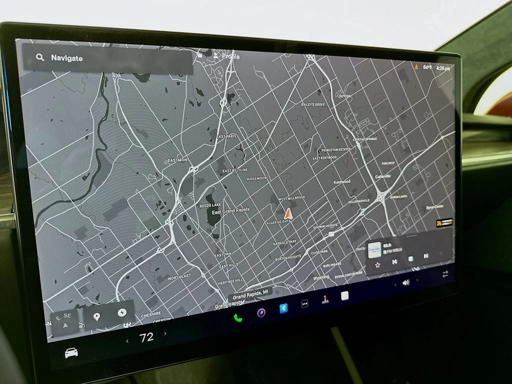 Used 2022 Red Multi-Coat Tesla  image 18
