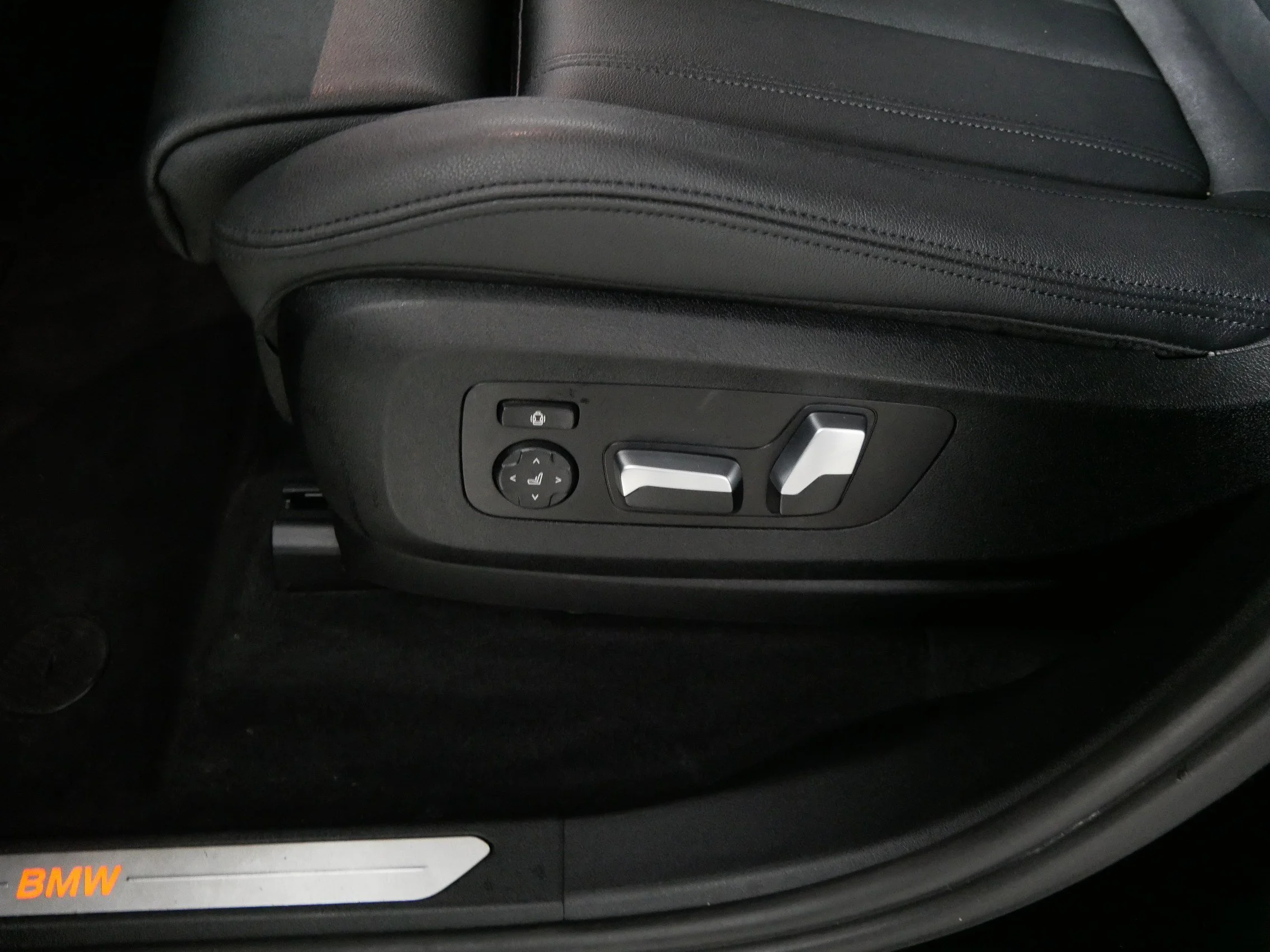 Used 2020 Jet Black BMW xDrive40i image 20