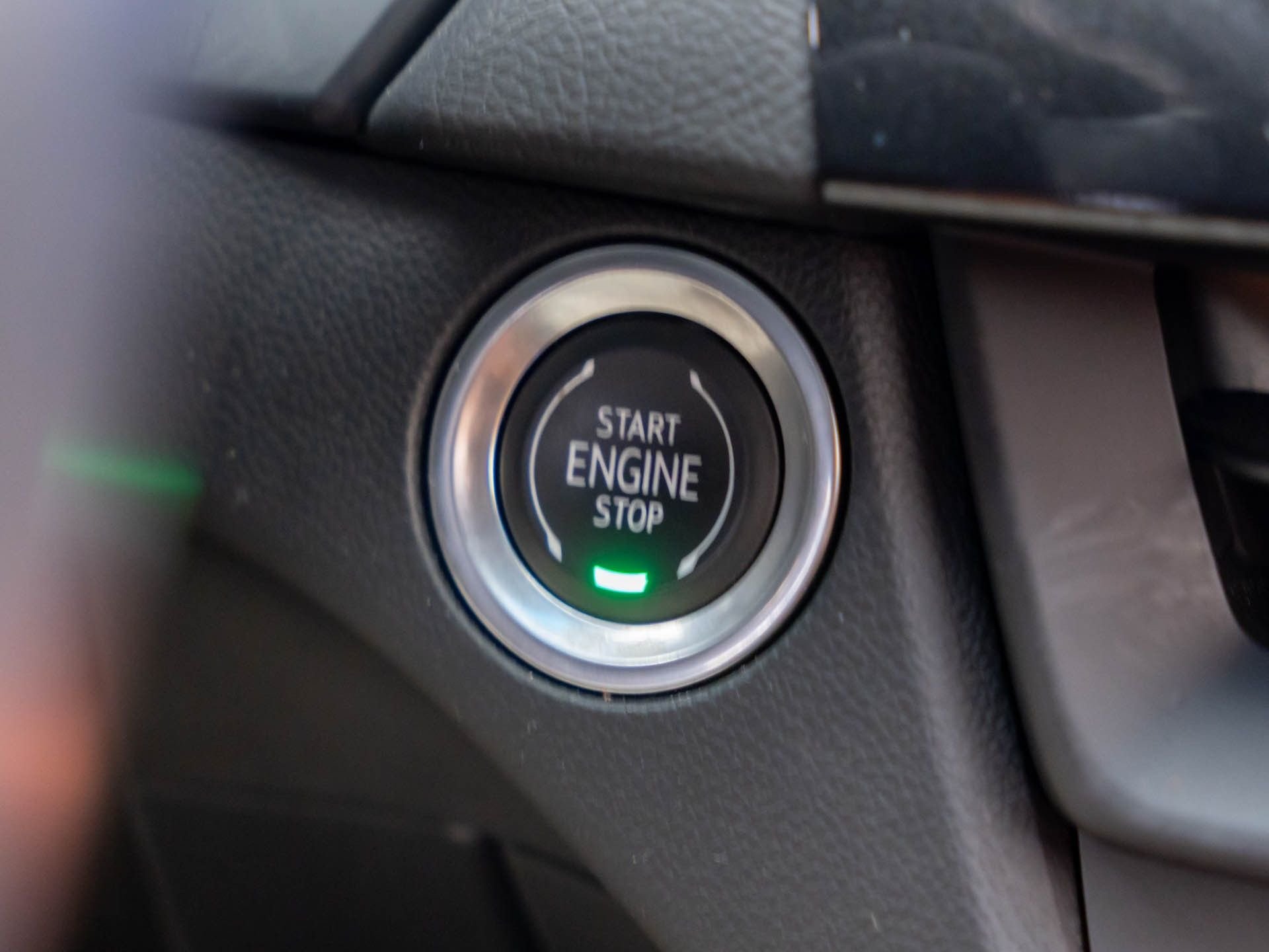 Used 2024 White Cadillac Premium Luxury image 22