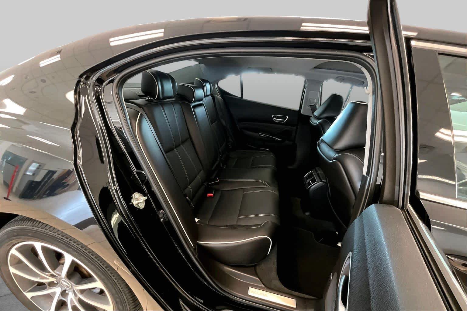 Used 2018 Crystal Black Pearl Acura w/Technology Pkg image 19