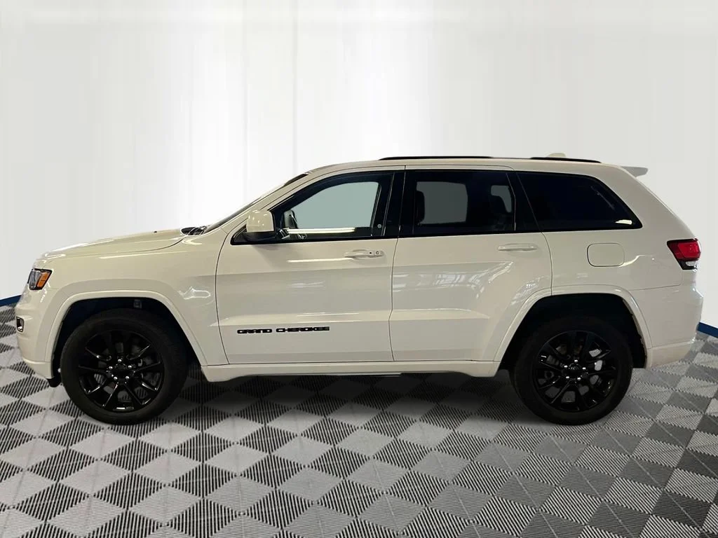 Used 2018 Jeep Grand Cherokee Altitude with VIN 1C4RJFAG6JC350154 for sale in Eastpointe, MI