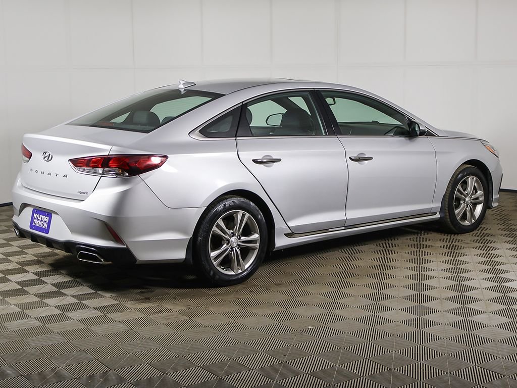 Used 2019 Silver Hyundai Sport image 10