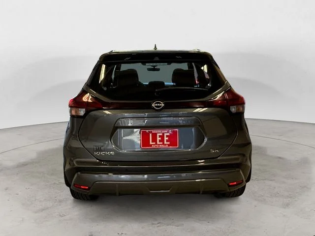 Used 2022 Gray Nissan SR image 4
