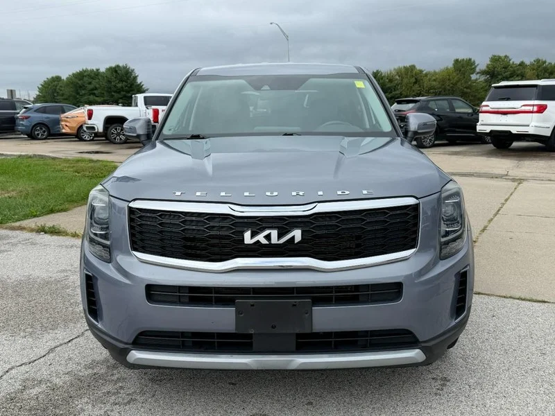 Certified Used 2022 Everlasting Silver Kia LX AWD image 9
