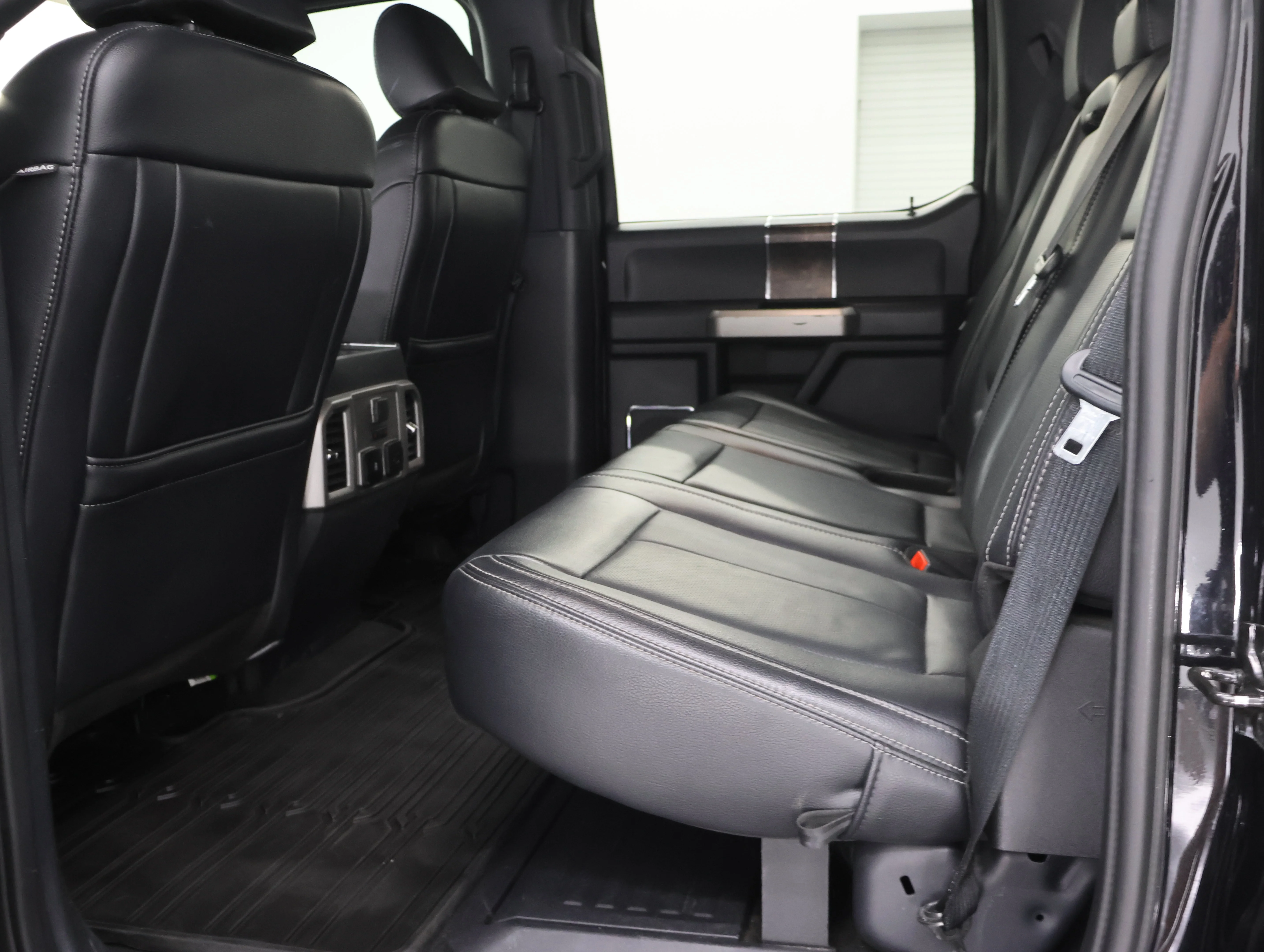 Used 2022 Agate Black Metallic Ford Lariat image 9